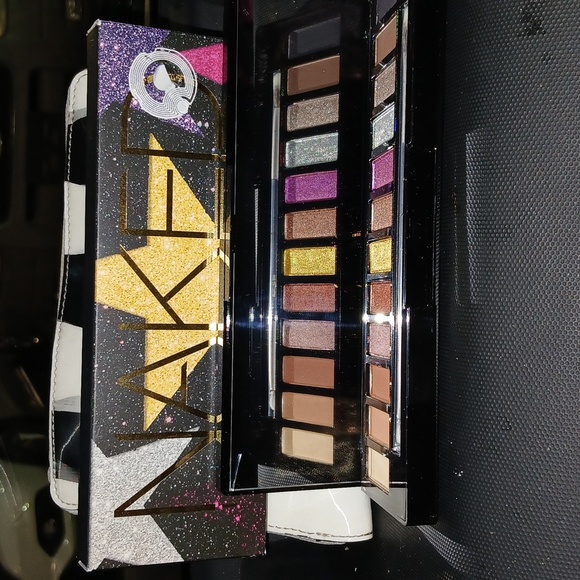 NIB Urban Decay NAKEDA Metal Mania eyeshadow palette - 12 shades - Picture 1 of 9